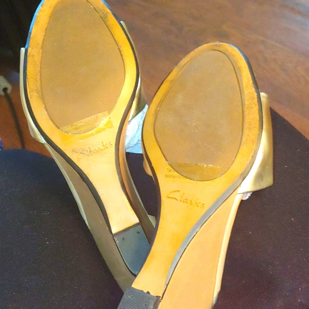 SALE! CLARKS 8.5 M COMFORT LEATHER WEDGE HEELS SANDALS - Picture 5 of 10